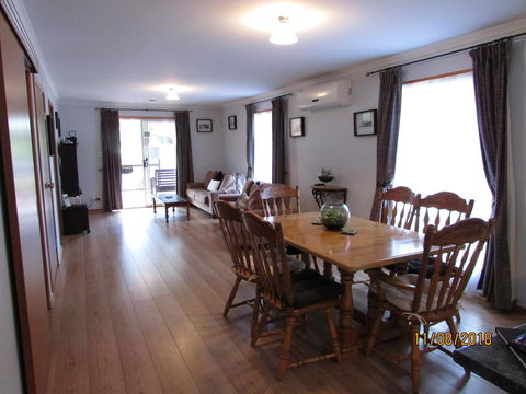 Lazy Days Cottage - Victor Harbor - Accommodation Daintree 4