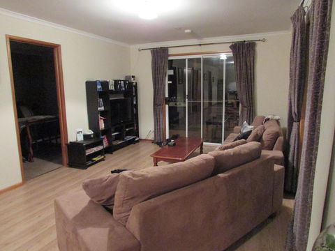 Lazy Days Cottage - Victor Harbor - Accommodation Daintree 16