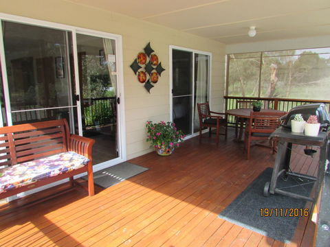 Lazy Days Cottage - Victor Harbor - Accommodation Daintree 13
