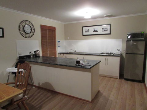 Lazy Days Cottage - Victor Harbor - Accommodation Daintree 14