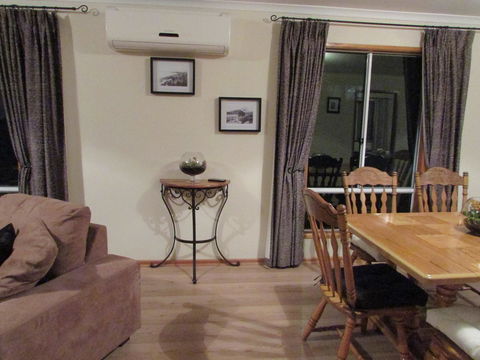 Lazy Days Cottage - Victor Harbor - Accommodation Daintree 15