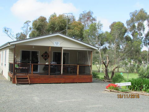 Lazy Days Cottage - Victor Harbor - Accommodation Daintree 12