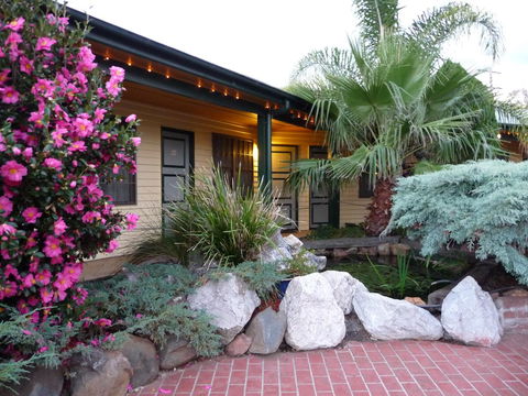 Ten Dollar Town Motel - Accommodation Daintree 3