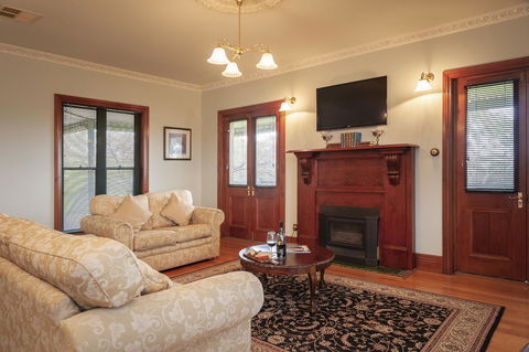 Angaston Saleyards Luxury Accommodation - Accommodation Daintree 25