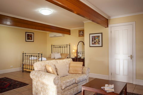 Angaston Saleyards Luxury Accommodation - Accommodation Daintree 19