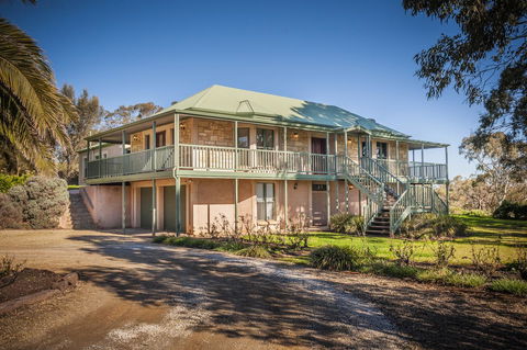 Angaston Saleyards Luxury Accommodation - Accommodation Daintree 0