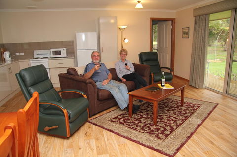 Camawald Coonawarra Cottage B&B - Accommodation Daintree 4