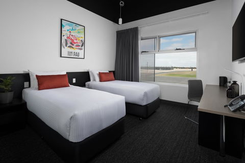 Rydges Pit Lane - Accommodation Daintree 32