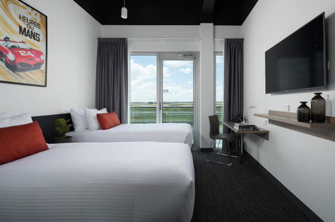 Rydges Pit Lane - Accommodation Daintree 30