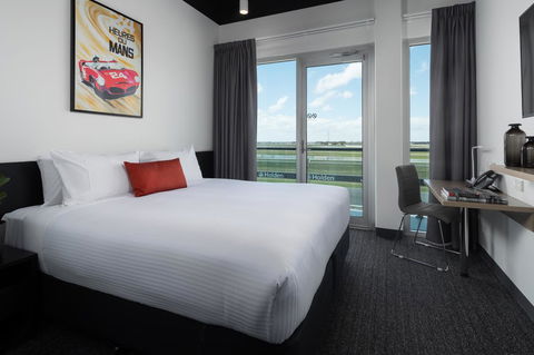 Rydges Pit Lane - Accommodation Daintree 31