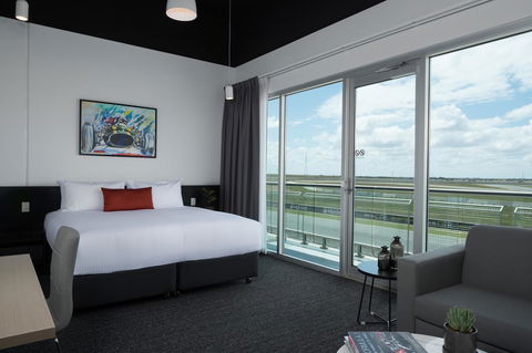 Rydges Pit Lane - Accommodation Daintree 10