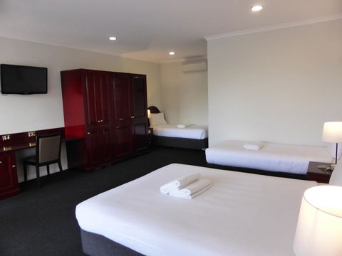 Hilton Beachfront Motel - Accommodation Daintree 35
