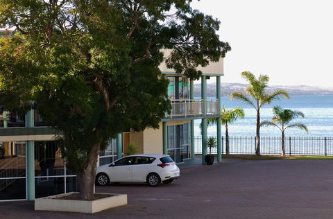 Hilton Beachfront Motel - Accommodation Daintree 42