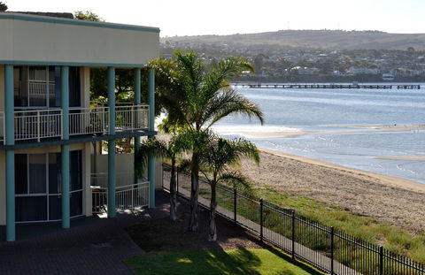 Hilton Beachfront Motel - Accommodation Daintree 40