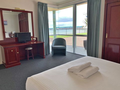Hilton Beachfront Motel - Accommodation Daintree 14