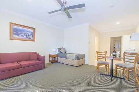 Clare Country Club - Accommodation Daintree 10
