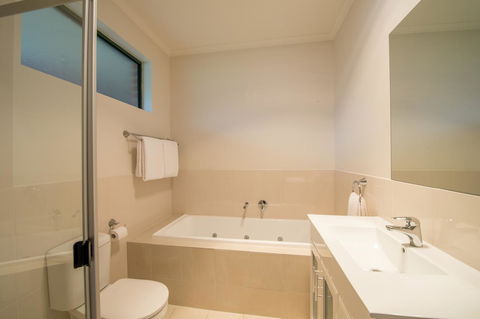 Clare Country Club - Accommodation Daintree 16