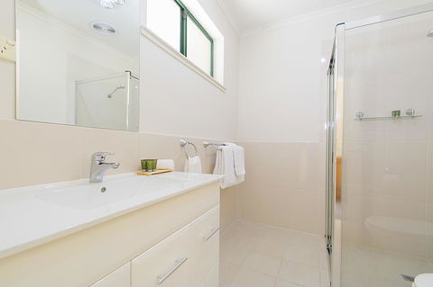 Clare Country Club - Accommodation Daintree 9