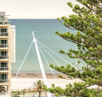 Beachside luxury  comfort ocean views in Glenelg - Accommodation Daintree