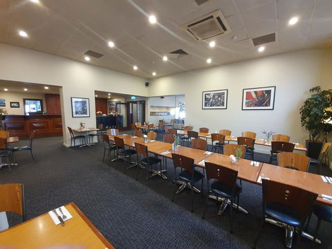 Pier Hotel Port Lincoln - Accommodation Daintree 9