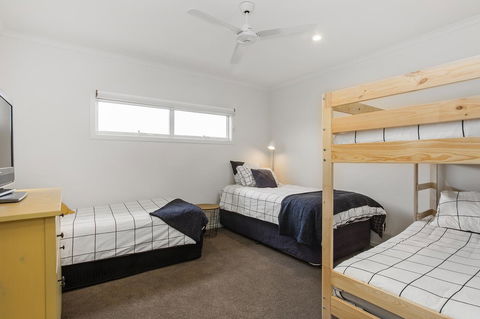 Sea View At Silver Sands - C21 SouthCoast Holidays - Accommodation Daintree 9