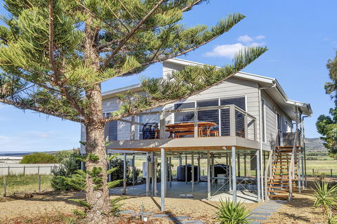 Sea View At Silver Sands - C21 SouthCoast Holidays - Accommodation Daintree 0