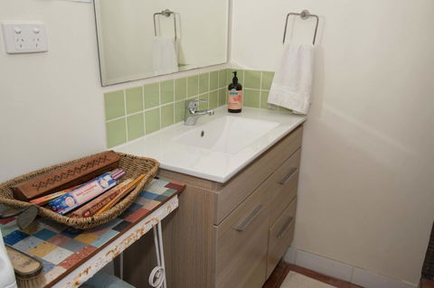 Sinclair Cottage - Accommodation Daintree 18