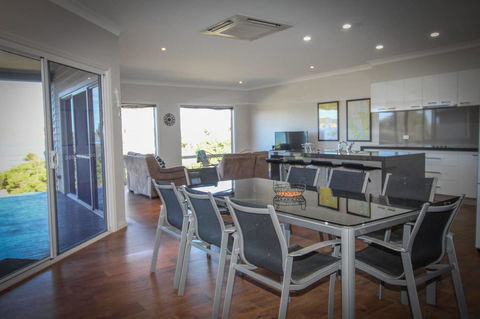 Waterfront On Osprey - Accommodation Daintree 14