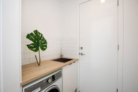 Brand New Affordable Luxury 3 Bedroom 3 Bathrooms House Close To Adelaide City, Chinatown, Beach, Adelaide Airport - Accommodation Daintree 6