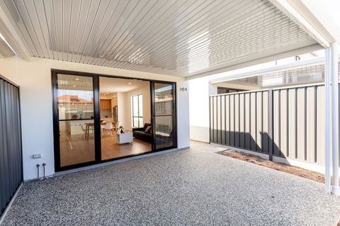 Brand New Affordable Luxury 3 Bedroom 3 Bathrooms House Close To Adelaide City, Chinatown, Beach, Adelaide Airport - Accommodation Daintree 3