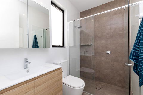 Brand New Affordable Luxury 3 Bedroom 3 Bathrooms House Close To Adelaide City, Chinatown, Beach, Adelaide Airport - Accommodation Daintree 10
