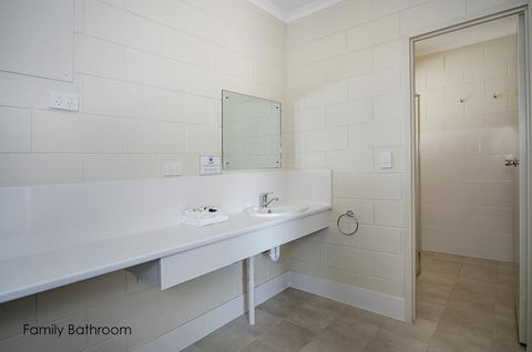 Victor Harbor City Inn - Accommodation Daintree 14
