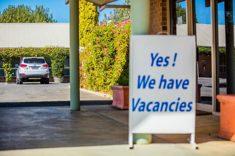 Country Roads Motor Inn Naracoorte - Accommodation Daintree 22