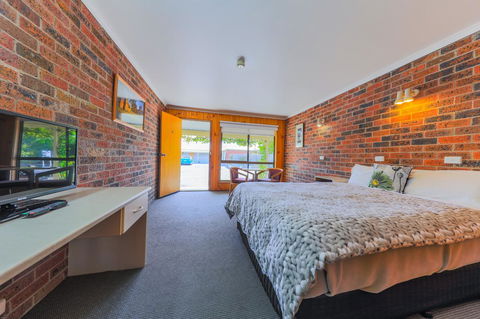 Country Roads Motor Inn Naracoorte - Accommodation Daintree 4