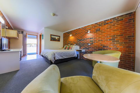 Country Roads Motor Inn Naracoorte - Accommodation Daintree 7