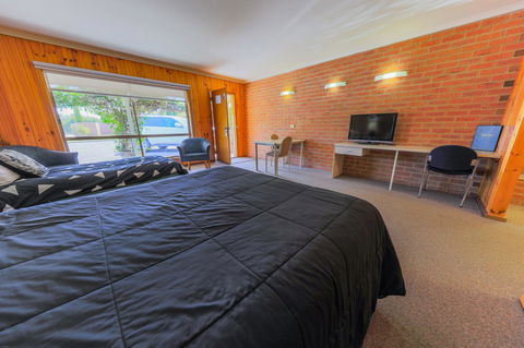 Country Roads Motor Inn Naracoorte - Accommodation Daintree 35