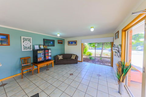 Country Roads Motor Inn Naracoorte - Accommodation Daintree 37