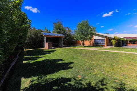 Country Roads Motor Inn Naracoorte - Accommodation Daintree 9