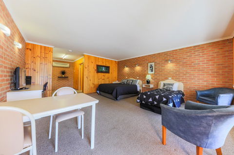 Country Roads Motor Inn Naracoorte - Accommodation Daintree 25