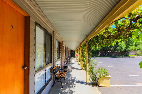 Country Roads Motor Inn Naracoorte - Accommodation Daintree 27
