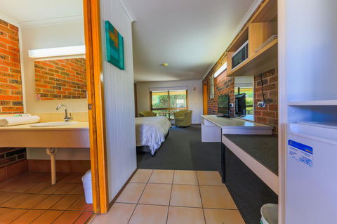 Country Roads Motor Inn Naracoorte - Accommodation Daintree 12