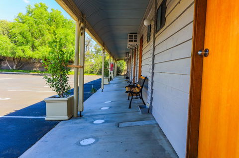 Country Roads Motor Inn Naracoorte - Accommodation Daintree 21