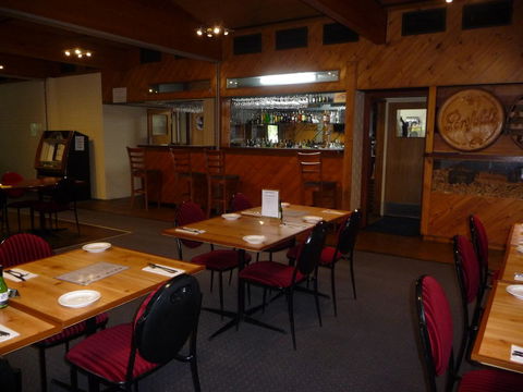 The Wine Vine Hotel - Accommodation Daintree 8