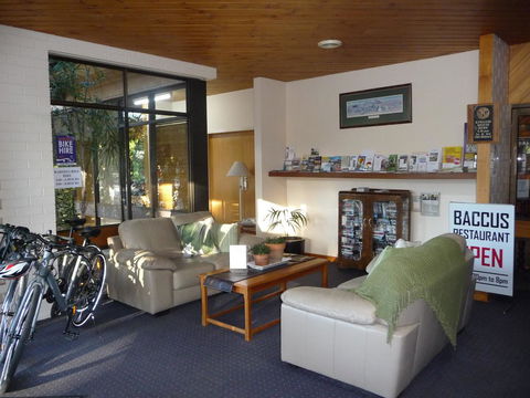 The Wine Vine Hotel - Accommodation Daintree 9