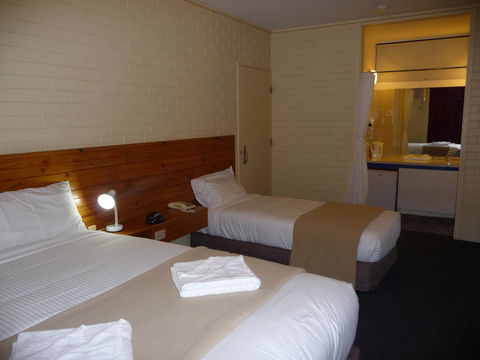 The Wine Vine Hotel - Accommodation Daintree 2