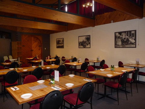 The Wine Vine Hotel - Accommodation Daintree 7