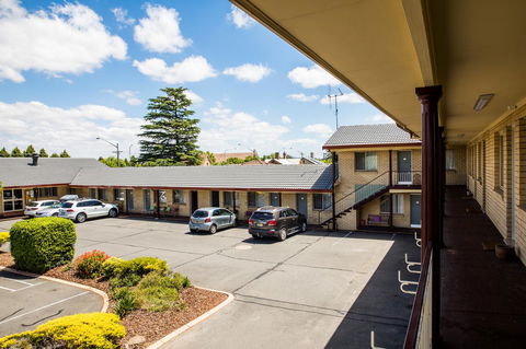 Lilac City Motor Inn & Steakhouse - Accommodation Daintree 23