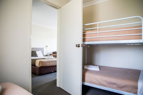 Lilac City Motor Inn & Steakhouse - Accommodation Daintree 20