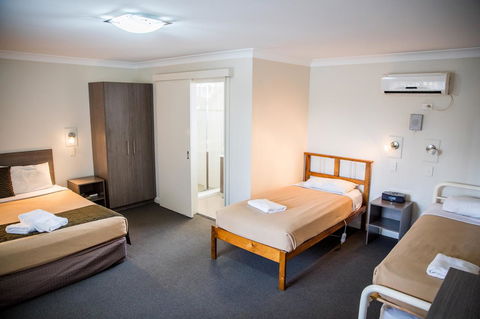 Lilac City Motor Inn & Steakhouse - Accommodation Daintree 21