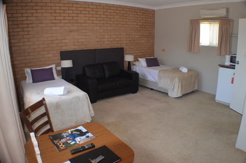 Deer Park Motor Inn Armidale - Accommodation Daintree 11